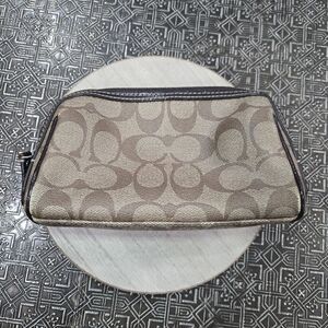 🐢 Coach Signature Cosmetic Case 🐎